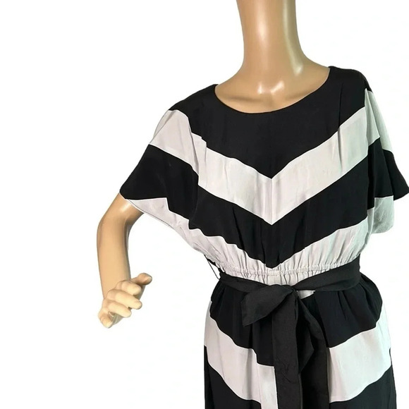 Jacob   chevron silk dress. Black & white,fit & flare colorblock  EC,Small - Picture 5 of 12
